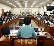 정무위, '동행명령 불발' 이정훈 前빗썸 의장 고발 검토[2022국감]