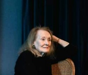 노벨문학상에 프랑스 작가 아니 에르노..17번째 여성 수상자