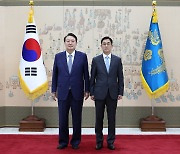 윤 대통령, 함상욱 주오스트리아 대사 신임장 수여