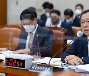 해수부 국감, '日원전수 대응미흡'에 한목소리..'北피격 공무원 사건'에는 설전