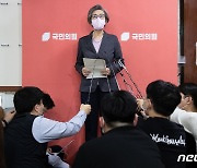 회의 앞서 발언하는 이양희 위원장