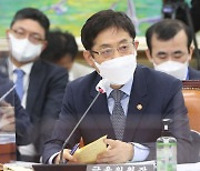 김주현 금융위원장 "은행법  '비금융주력자', 론스타에도 동일 적용"