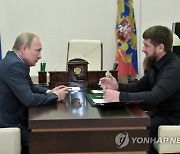 [오늘의 글로벌 오피니언리더] 체첸 수장, 푸틴에게 上將 수여받아