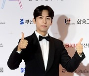 [포토] 주종혁, '멋지게 엄지척~' (부일영화상)