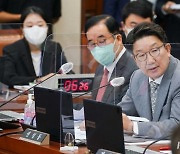 '연찬회 음주' 권성동, 윤리위 출석.."성실하게 소명했다"