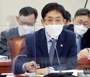 김주현 "불법 공매도 적발시 법인명 공개 검토.. 필요시 법 개정"