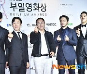 '한산' 김한민 감독, 최우수감독상 "'헤어질 결심' 팀 박해일.." 웃음[부일영화상]