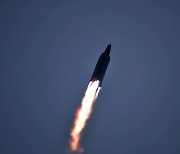 북한, 평양 삼석 일대서 단거리 탄도미사일 2발 발사..美 항모 전개에 반발
