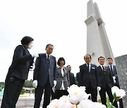 5·18민주묘지 찾은 하토야마 전 총리