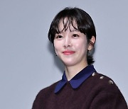 한지민,'팬들을 향해 사랑의 손하트' [사진]