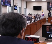 "'바이든'인지 '날리면'인지 전문가까지 동원될 일?".. 듣기평가 시험장 된 과방위 국감
