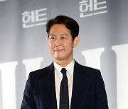 이정재, 2022 부일영화상 '신인감독상' 수상[27th BIFF]