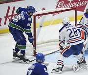 Oilers Canucks Hockey