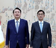 윤석열 대통령, 함상욱 주오스트리아 대사에 신임장 수여
