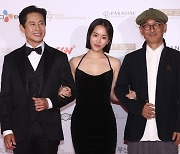 Big-name film director Lee Joon-ik's debut drama 'Yonder' premieres at BIFF