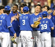 [MD포토] 삼성 '두산 상대로 8-2 승리'