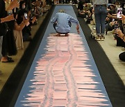 이건용 화백 '달팽이 걸음'이 만든 '그림의 탄생'..예당 한가람미술관