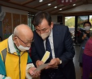 취임 100일, 100세 어르신 찾은 담양군수 "향촌복지 약속"