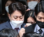 이준석, 지지자 향해 "탈당 말고 침착하게 행동" 촉구