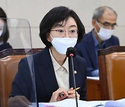 식약처장 "GMO 완전표시제, 사회적 합의 거쳐 2026년부터 추진"