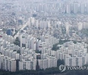 '집 안 팔리니 전세로'..서울 아파트 매물 줄고 전세 급증