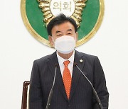 태백시의회, 의원 해외출장비 전액 반납.."고통 분담"