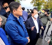 민주당 국방위원들, 강릉 낙탄사고 부대 방문