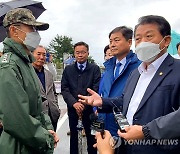 강릉 낙탄사고 부대 찾은 민주당 국방위원