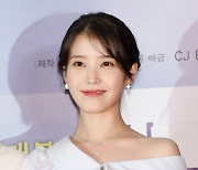 '브로커' 아이유 "영화제 이틀차 햇병아리..야외 일정 즐거워" [BIFF]