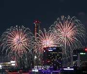 3년 만에 돌아온 불꽃축제..서울 밤하늘 수놓다