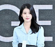 이지은(아이유),'팬들을 바라보는 여신' [사진]