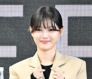 김유정,'팬들을 향한 깜찍한 손하트' [사진]