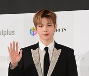 강다니엘 '심쿵 눈맞춤' [포토]