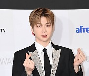 강다니엘 '사랑의 하트'[엑's HD포토]