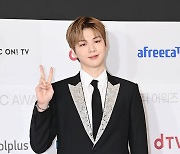 강다니엘 '깜찍한 브이 포즈'[엑's HD포토]