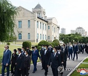 북한 주재 외교단들 당창건사적관 참관