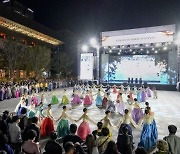 3년 만에 돌아온 '종로한복축제' 광화문 들썩들썩