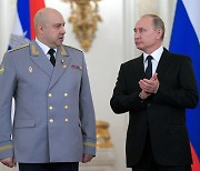 우크라전에 러 '우주군 1인자' 투입..푸틴, 총사령관 첫 공개