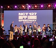 NCT 127, 美 '천사의 도시' 뜨자 대기 행렬 1km