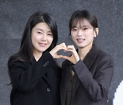 [TD포토] 정지연-천우희 '앵커 많이 사랑해주세요'