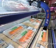 대형마트 '가성비 초밥' 찾는 소비자들