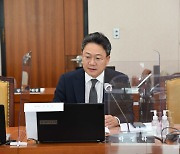 與, '친일 국방' 논란 야기한 野 향해 "北대변인 자처" 반박