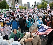 전광훈 "이대로면 朴처럼 탄핵돼"..'정권 엄호' 보수집회