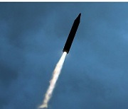 '전술핵운용부대'의 탄도미사일 발사 훈련 지도한 북한 김정은