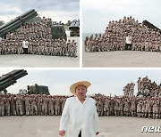 북한 김정은, 전선 장거리포병구분대 군인들과 기념사진 촬영