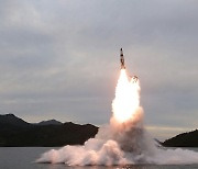 [포토 北] 북한, 보름간 발사한 미사일 대거 공개..김정은도 등장