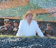 북한, 당 창건일 맞아 체제결속 강화..핵개발에는 "담대한 배짱의 과시"