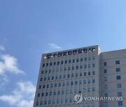 폭행에 의식잃은 종업원 계속 때려 숨지게 한 40대 업주, 항소심 7년