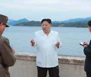 '핵 무력 강화' 의지 드러낸 김정은 "적들과 대화 필요성 없다"
