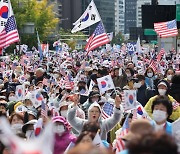 한글날 연휴 장사도 죽쒔다..광화문광장 집회에 상인들 분통